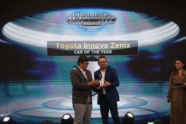 Toyota Kijang Innova Zenix Raih Gelar Car of The Year di Indonesia Automotive Awards 2025 Toyota Kijang Innova Zenix Raih Gelar Car of The Year di Indonesia Automotive Awards 2025