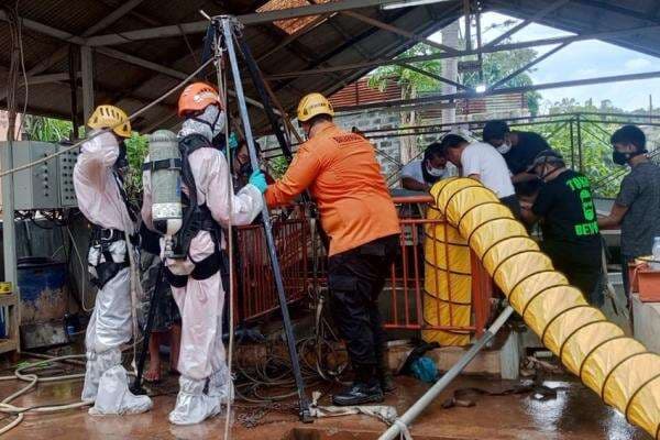 Tragis! 3 Pekerja Pabrik Kulit di Sumedang Sempat Saling Menolong hingga Meninggal di dalam Kubangan Limbah Tragis! 3 Pekerja Pabrik Kulit di Sumedang Sempat Saling Menolong hingga Meninggal di dalam Kubangan Limbah