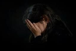 Tragis! Usai Dicekoki Miras, Gadis ABG Digilir 8 Pria di Rumah Kontrakan