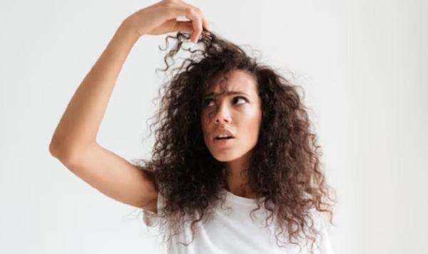 Tren <i>Hair</i> <i>Cracking</i> di Sosmed Dianggap Bantu Redakan Sakit Kepala, Mitos atau Fakta? Tren <i>Hair</i> <i>Cracking</i> di Sosmed Dianggap Bantu Redakan Sakit Kepala, Mitos atau Fakta?