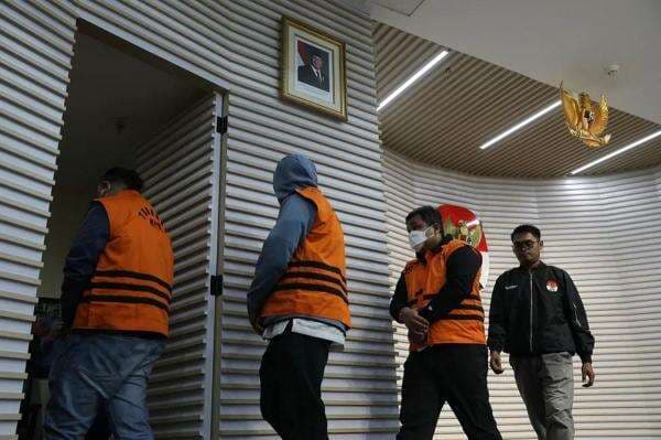 Tren Tersangka Korupsi Pakai Masker Bukti Cap Koruptor Bikin Malu Tren Tersangka Korupsi Pakai Masker Bukti Cap Koruptor Bikin Malu