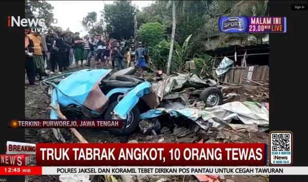 Truk Pasir Tabrak Angkot Angkut Pelayat di Purworejo, 10 Tewas Truk Pasir Tabrak Angkot Angkut Pelayat di Purworejo, 10 Tewas