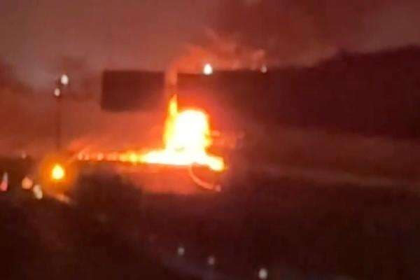 Truk TNI AD Terbakar dan Meledak di Tol Gempol-Pandaan, 2 Warga Terluka Kena Proyektil Truk TNI AD Terbakar dan Meledak di Tol Gempol-Pandaan, 2 Warga Terluka Kena Proyektil
