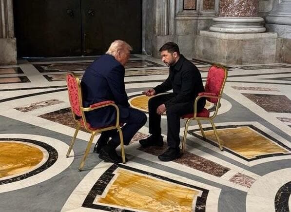 Trump dan Zelensky Bertemu selama 15 Menit di Sela-sela Pemakaman Paus Fransikus Trump dan Zelensky Bertemu selama 15 Menit di Sela-sela Pemakaman Paus Fransikus