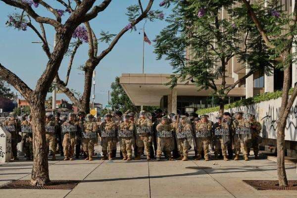 Trump Kerahkan 800 Garda Nasional untuk 'Kudeta' Kepolisian Ibu Kota AS Trump Kerahkan 800 Garda Nasional untuk 'Kudeta' Kepolisian Ibu Kota AS
