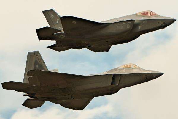 Trump Klaim AS Bikin Jet Tempur Siluman F-22 Super dan F-55 Versi F-35 Dua Mesin Trump Klaim AS Bikin Jet Tempur Siluman F-22 Super dan F-55 Versi F-35 Dua Mesin