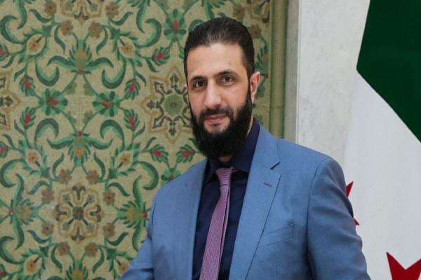 Trump Perintahkan AS Tinjau Ulang Penetapan Teroris Presiden Suriah Ahmed al-Sharaa Trump Perintahkan AS Tinjau Ulang Penetapan Teroris Presiden Suriah Ahmed al-Sharaa