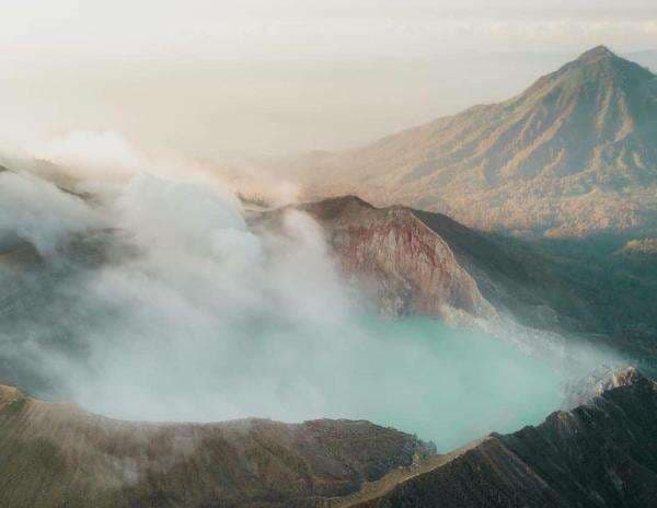 Turis China Tewas Jatuh ke Jurang saat Berswafoto di Puncak Gunung Ijen Turis China Tewas Jatuh ke Jurang saat Berswafoto di Puncak Gunung Ijen