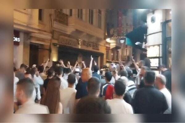 Turki Geger Gara-gara Majalah Terbitkan Kartun yang Menghina Nabi Muhammad SAW Turki Geger Gara-gara Majalah Terbitkan Kartun yang Menghina Nabi Muhammad SAW