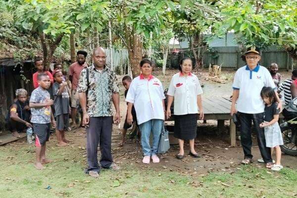 Turun Langsung, Anggota DPRK Nabire dari Partai Perindo Musa Mallisa Sambangi Korban Kebakaran Turun Langsung, Anggota DPRK Nabire dari Partai Perindo Musa Mallisa Sambangi Korban Kebakaran