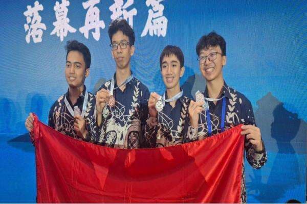 Ukir Sejarah, Siswa Indonesia Raih 4 Medali di Olimpiade AI Internasional Ukir Sejarah, Siswa Indonesia Raih 4 Medali di Olimpiade AI Internasional