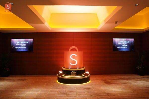 UMKM hingga Kreator Raih Penghargaan Shopee Super Awards 2023 UMKM hingga Kreator Raih Penghargaan Shopee Super Awards 2023