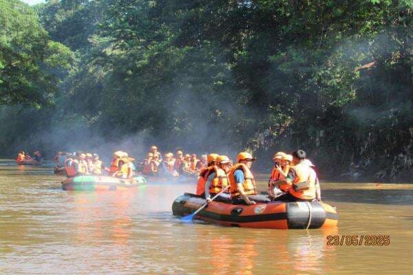 Unika Atma Jaya Tanamkan Kesadaran Ekologis Lewat Arung Edukasi Ciliwung Unika Atma Jaya Tanamkan Kesadaran Ekologis Lewat Arung Edukasi Ciliwung