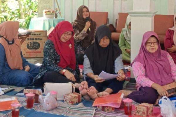 UNY Tingkatkan Kesadaran Pengelolaan Arsip Keluarga UNY Tingkatkan Kesadaran Pengelolaan Arsip Keluarga