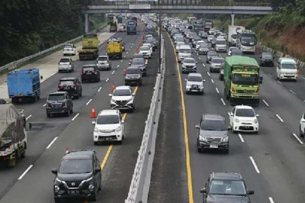 Urai Macet Parah Arus Mudik, Contra Flow Diberlakukan di KM 162-169 Tol Cipali Urai Macet Parah Arus Mudik, Contra Flow Diberlakukan di KM 162-169 Tol Cipali