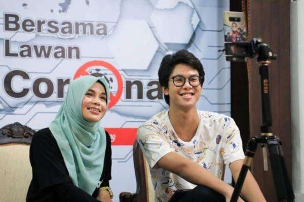 Usai Konser Salam Metal, Atikoh dan Alam Ganjar Bakal Bersih-bersih GBK Bareng Pasukan Penguin Usai Konser Salam Metal, Atikoh dan Alam Ganjar Bakal Bersih-bersih GBK Bareng Pasukan Penguin