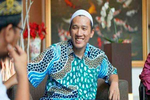 Ustadz Felix Siauw : Dalam Demokrasi Suara Profesor Setara dengan Suara Orang Gila Ustadz Felix Siauw : Dalam Demokrasi Suara Profesor Setara dengan Suara Orang Gila