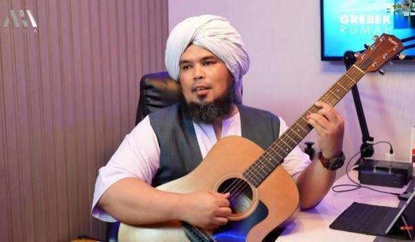 Ustadz Derry Sulaiman Klaim Hotman Paris hingga Denny Sumargo Segera Jadi Mualaf Ustadz Derry Sulaiman Klaim Hotman Paris hingga Denny Sumargo Segera Jadi Mualaf