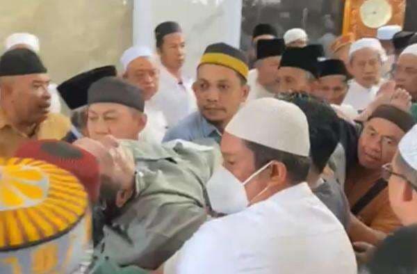Kronologi Ustadz Yahya Waloni Meninggal saat Khutbah Sholat Jumat di Masjid Kronologi Ustadz Yahya Waloni Meninggal saat Khutbah Sholat Jumat di Masjid