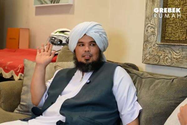 Ustaz Derry Sulaiman Sebut Denny Sumargo dan Willie Salim Akan Segera Mualaf Ustaz Derry Sulaiman Sebut Denny Sumargo dan Willie Salim Akan Segera Mualaf