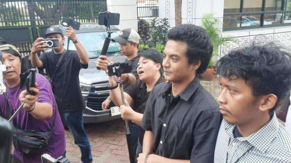 Vadel Badjideh Tak Sabar Bertemu Nikita Mirzani di Persidangan Vadel Badjideh Tak Sabar Bertemu Nikita Mirzani di Persidangan