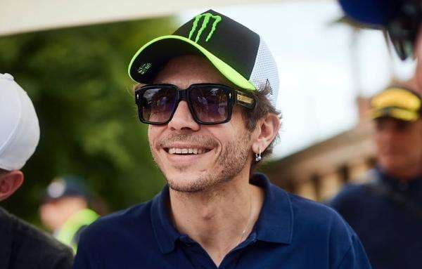 Valentino Rossi Unfollow Akun MotoGP, Kepanasan Lihat Marc Marquez Segera Samai Rekornya? Valentino Rossi Unfollow Akun MotoGP, Kepanasan Lihat Marc Marquez Segera Samai Rekornya?