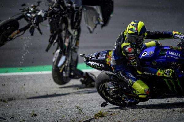 Kisah Valentino Rossi Nyaris Meninggal di MotoGP Austria Gara-Gara Muridnya Sendiri Kisah Valentino Rossi Nyaris Meninggal di MotoGP Austria Gara-Gara Muridnya Sendiri