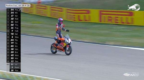 Veda Ega Pratama Menang Red Bull Rookies Cup 2025 Seri Jerman, Langsung Selebrasi Pacu Jalur! Veda Ega Pratama Menang Red Bull Rookies Cup 2025 Seri Jerman, Langsung Selebrasi Pacu Jalur!