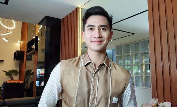 Biodata dan Agama Verrell Bramasta, Artis dan Politisi yang Diserbu Fans di Singapura Biodata dan Agama Verrell Bramasta, Artis dan Politisi yang Diserbu Fans di Singapura