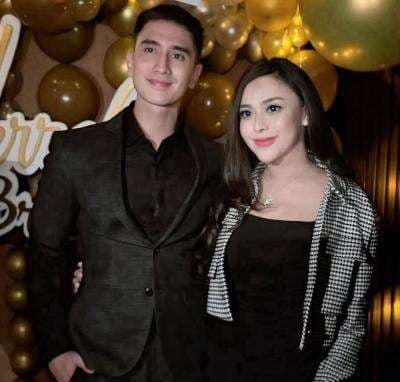 Mengenal Mega Resinta Dokter Cantik yang Diduga Kekasih Verrell Bramasta Mengenal Mega Resinta Dokter Cantik yang Diduga Kekasih Verrell Bramasta