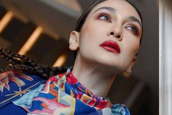 Video Marah-Marah ke Karyawan di Kantor Viral, Luna Maya Sebut Gegara Hasil Kerja yang Jelek Video Marah-Marah ke Karyawan di Kantor Viral, Luna Maya Sebut Gegara Hasil Kerja yang Jelek