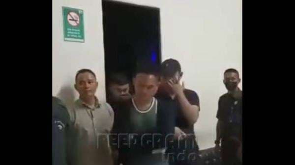 Viral Dugaan Pesta LGBT di Jaksel Dibubarkan Warga, Polisi Selidiki Viral Dugaan Pesta LGBT di Jaksel Dibubarkan Warga, Polisi Selidiki