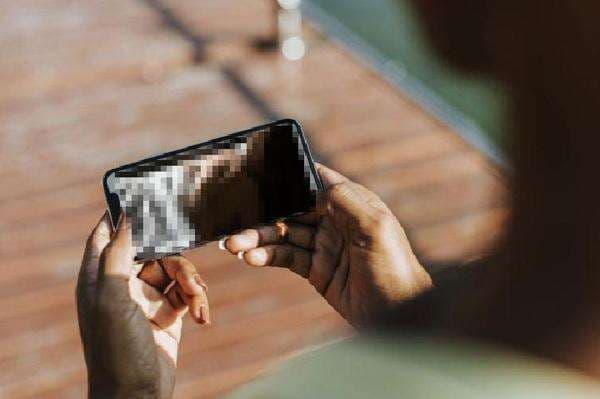 Parah! Siswa SMA Ini Pasang Kamera Tersembunyi di Kamar Mandi Sekolah dan Villa Parah! Siswa SMA Ini Pasang Kamera Tersembunyi di Kamar Mandi Sekolah dan Villa