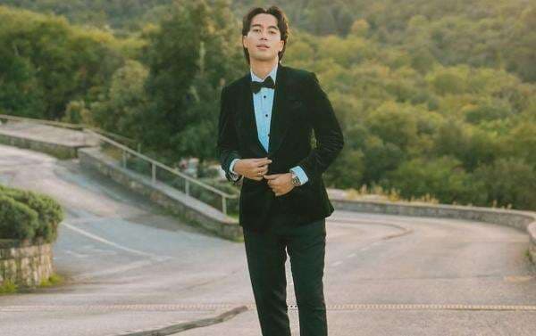 Bagikan Foto Tangan Diinfus, Vidi Aldiano: Gw Drop Bagikan Foto Tangan Diinfus, Vidi Aldiano: Gw Drop