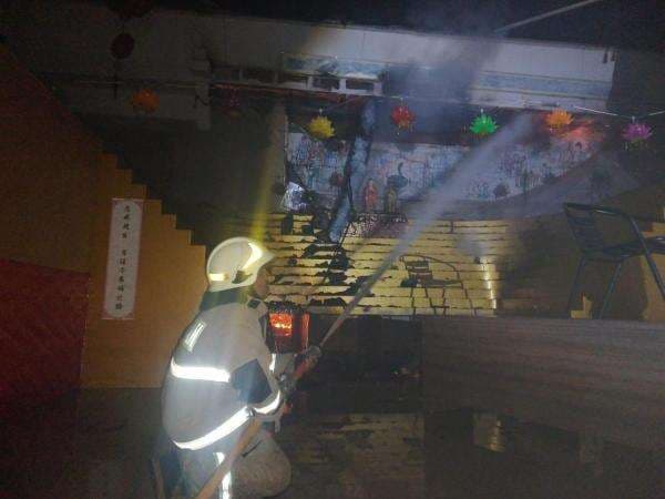 Vihara di Cilincing Jakut Kebakaran, 13 Unit Pemadam Dikerahkan Vihara di Cilincing Jakut Kebakaran, 13 Unit Pemadam Dikerahkan