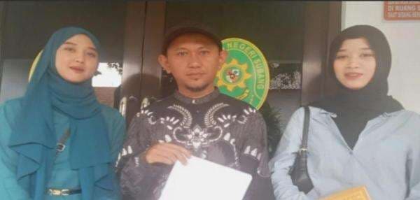 Jerit Pilu Janda Ani Divonis Bebas Namun Masih Hidup Dibui Jerit Pilu Janda Ani Divonis Bebas Namun Masih Hidup Dibui