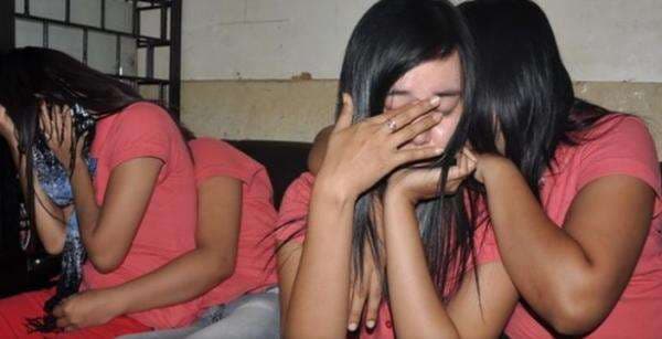 Duh! Makan di Warung Pecel Lele Ini Disediakan ABG Cantik untuk Open BO Duh! Makan di Warung Pecel Lele Ini Disediakan ABG Cantik untuk Open BO