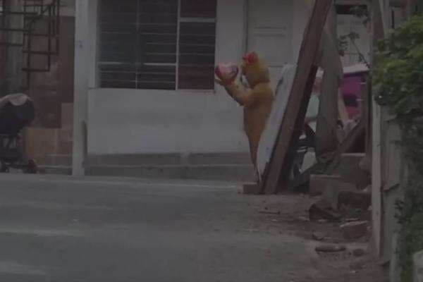 Viral! Aksi Polisi Nyamar Jadi Teddy Bear untuk Tangkap Bandar Narkoba Viral! Aksi Polisi Nyamar Jadi Teddy Bear untuk Tangkap Bandar Narkoba