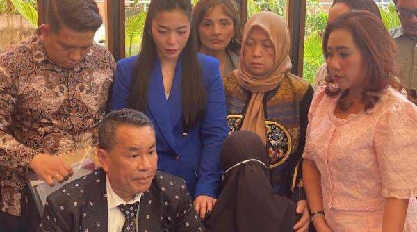 Hotman Paris Geram Gadis 15 Tahun Dijual Jadi PSK di Bar Mangga Besar hingga Hamil Hotman Paris Geram Gadis 15 Tahun Dijual Jadi PSK di Bar Mangga Besar hingga Hamil