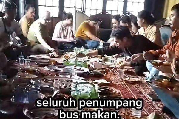 Viral! Cerita Sopir Bus Ajak para Penumpang Makan di Rumah Mertuanya saat Lebaran Viral! Cerita Sopir Bus Ajak para Penumpang Makan di Rumah Mertuanya saat Lebaran