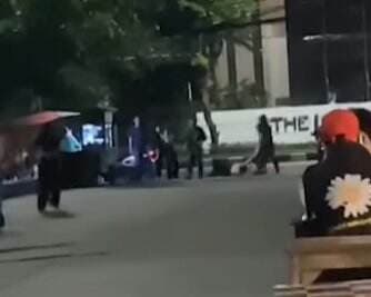 Viral! Sekeluarga Keroyok dan Telanjangi Wanita Cantik di Jalan Raya Gegara Selingkuh Viral! Sekeluarga Keroyok dan Telanjangi Wanita Cantik di Jalan Raya Gegara Selingkuh