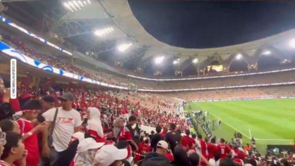 Viral Lantunan Sholawat Suporter Timnas Indonesia Menggema di Stadion Arab Saudi Viral Lantunan Sholawat Suporter Timnas Indonesia Menggema di Stadion Arab Saudi