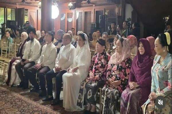 Viral Maia, Dhani, dan Mulan Duduk Bareng di Siraman Al Ghazali Viral Maia, Dhani, dan Mulan Duduk Bareng di Siraman Al Ghazali