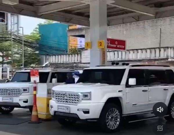 Viral! Mobil Mirip Kendaraan Dinas Kepresidenan Isi Bensin di Shell Viral! Mobil Mirip Kendaraan Dinas Kepresidenan Isi Bensin di Shell