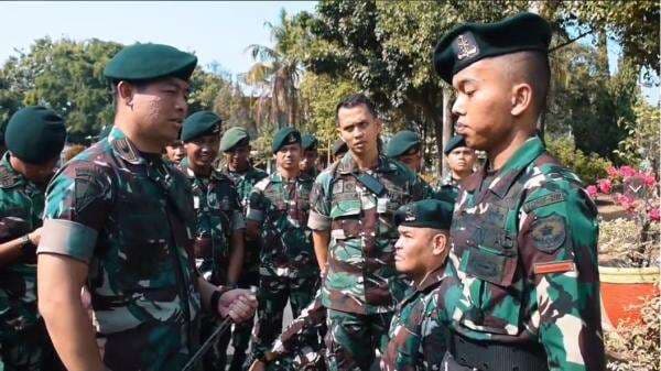 Viral Prajurit TNI Hafal 30 Juz Alquran, Dites Komandannya yang Juga Hafiz Quran Viral Prajurit TNI Hafal 30 Juz Alquran, Dites Komandannya yang Juga Hafiz Quran