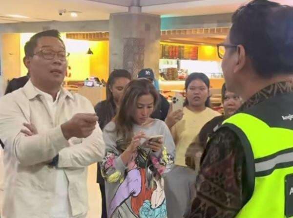 Viral Ridwan Kamil Protes Petugas Bandara Ngurah Rai Gegara Pesawat Delay Viral Ridwan Kamil Protes Petugas Bandara Ngurah Rai Gegara Pesawat Delay