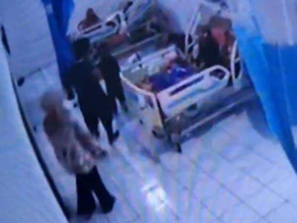 Horor! Viral Hantu Anak Kecil Terekam Kamera CCTV di Kamar Rumah Sakit Horor! Viral Hantu Anak Kecil Terekam Kamera CCTV di Kamar Rumah Sakit