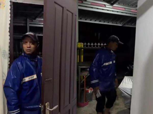 Viral Driver Ojol Paksa Bintang 5, Ikuti Customer Sampai Rumah dan Ngamuk Dapat Bintang 1 Viral Driver Ojol Paksa Bintang 5, Ikuti Customer Sampai Rumah dan Ngamuk Dapat Bintang 1