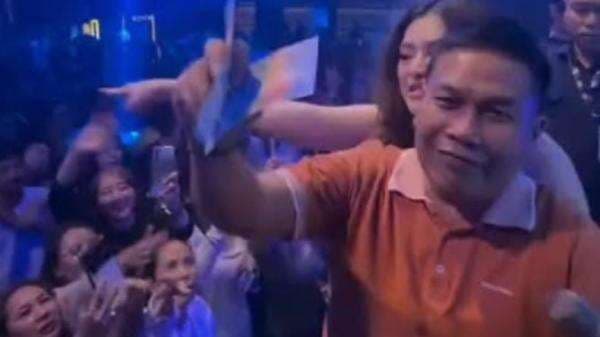 Viral Kuwu di Cirebon Sawer di Diskotek, Dedi Mulyadi Murka Ancam Tunda Dana Desa Viral Kuwu di Cirebon Sawer di Diskotek, Dedi Mulyadi Murka Ancam Tunda Dana Desa