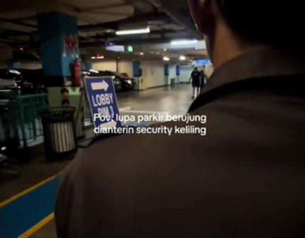 Lupa Posisi Parkir Mobil, Wanita Ini Diantar Satpam Keliling Basement Naik Motor Lupa Posisi Parkir Mobil, Wanita Ini Diantar Satpam Keliling Basement Naik Motor